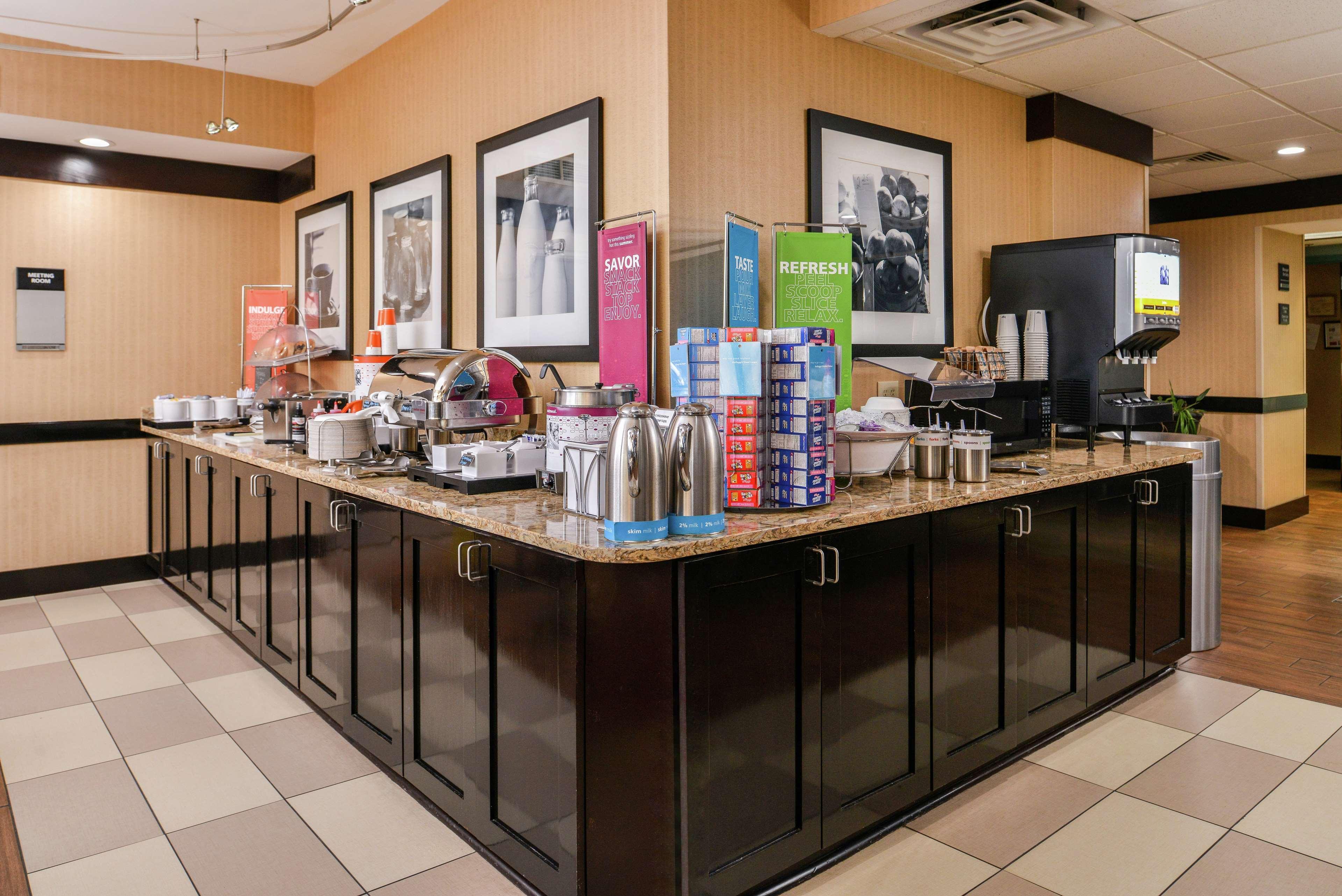 Hampton Inn Staunton Eksteriør billede