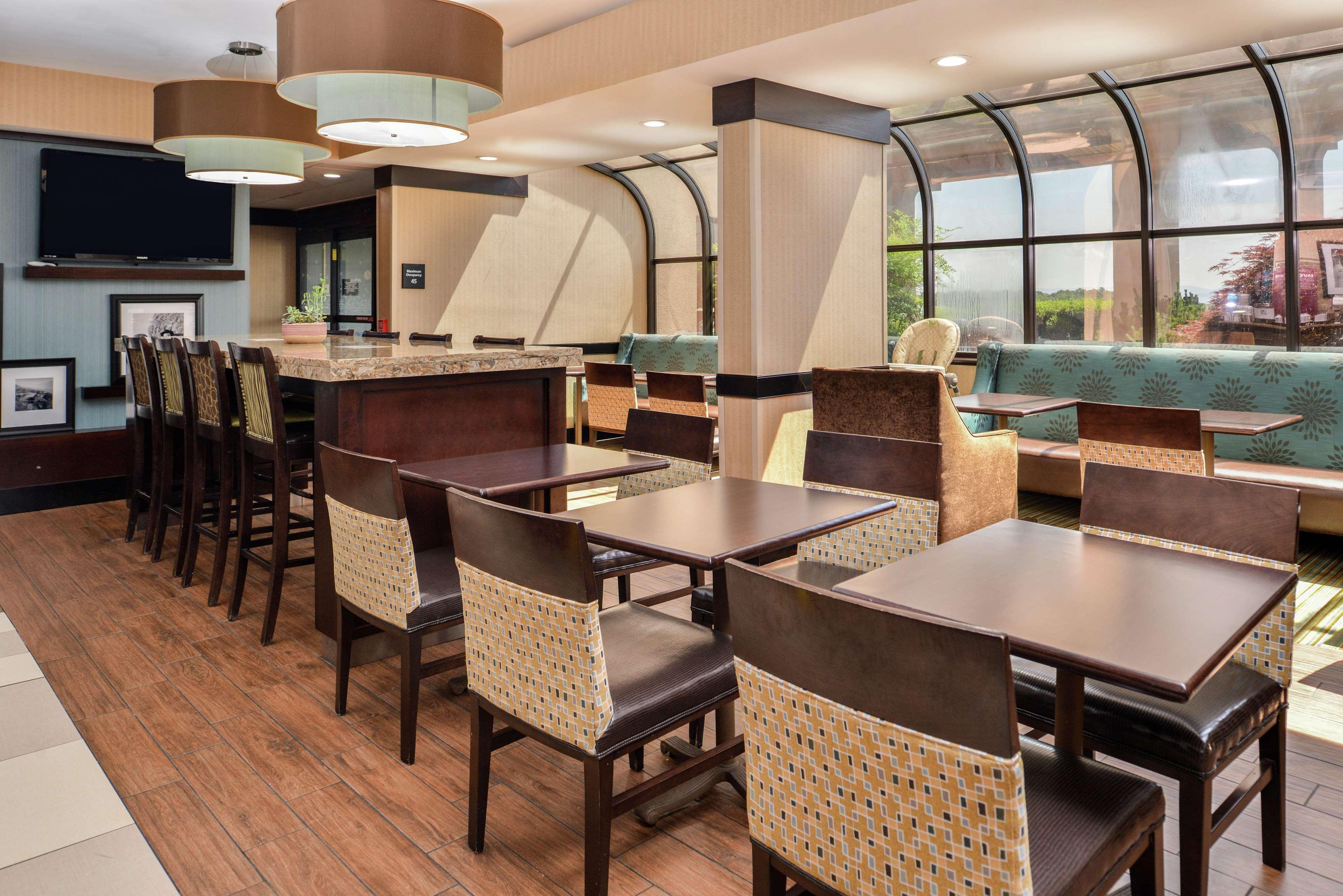 Hampton Inn Staunton Eksteriør billede