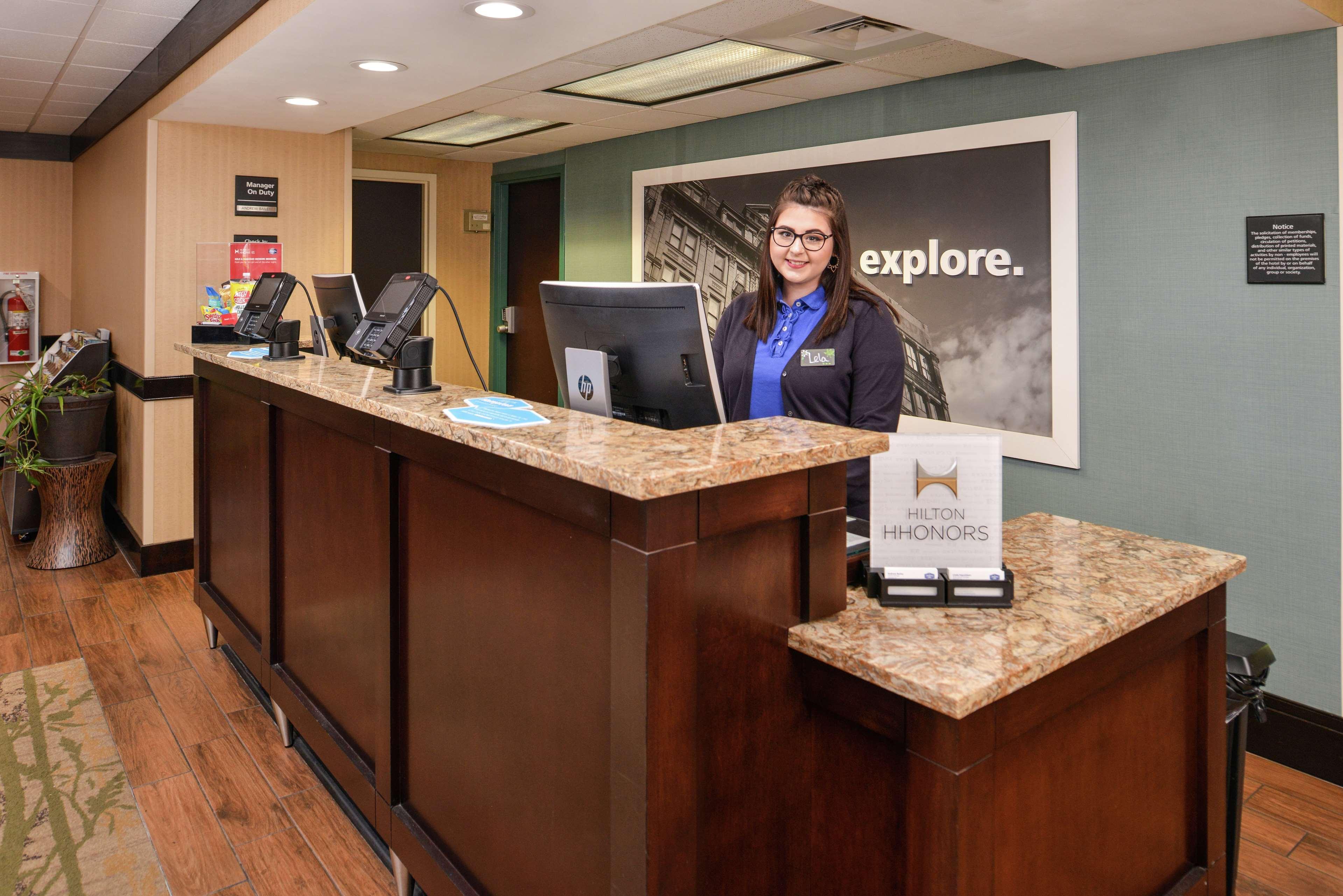 Hampton Inn Staunton Eksteriør billede