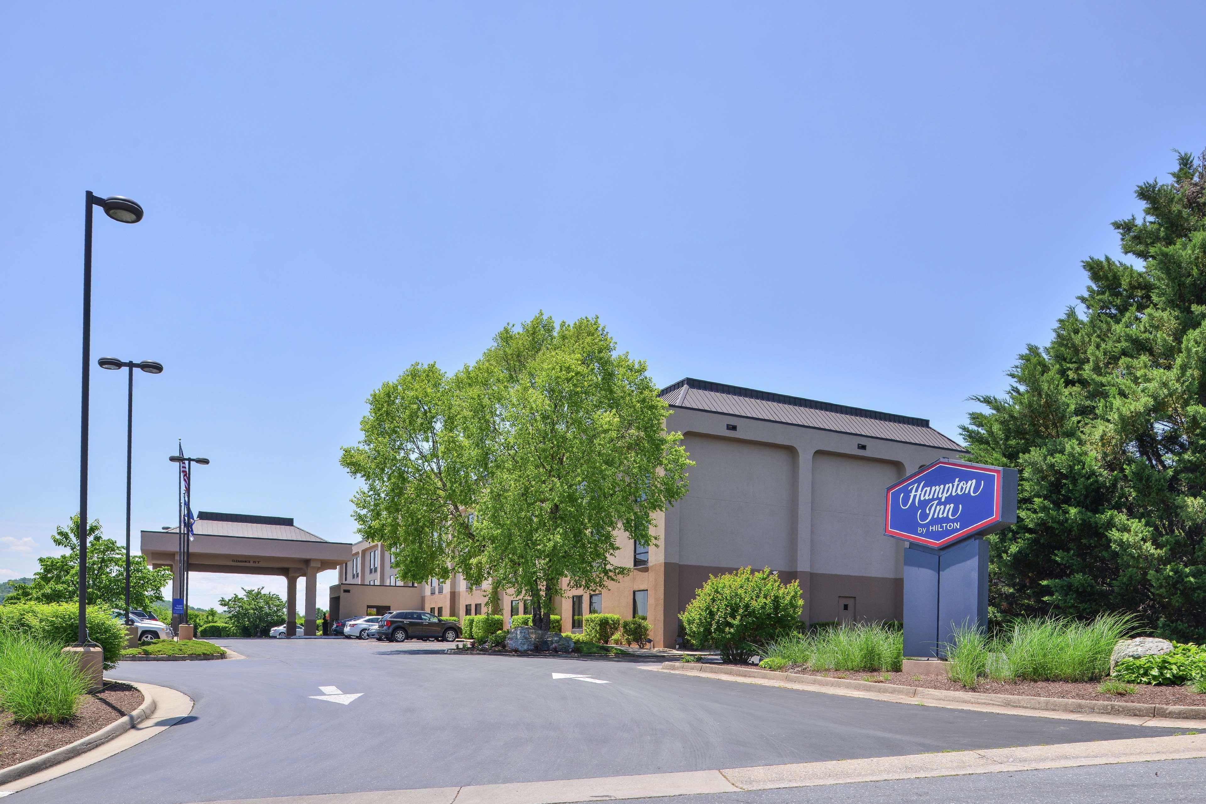 Hampton Inn Staunton Eksteriør billede