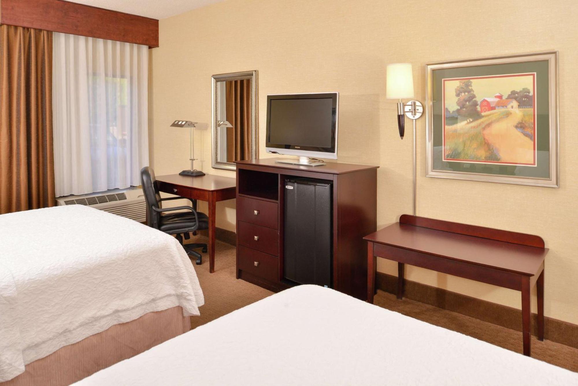 Hampton Inn Staunton Eksteriør billede