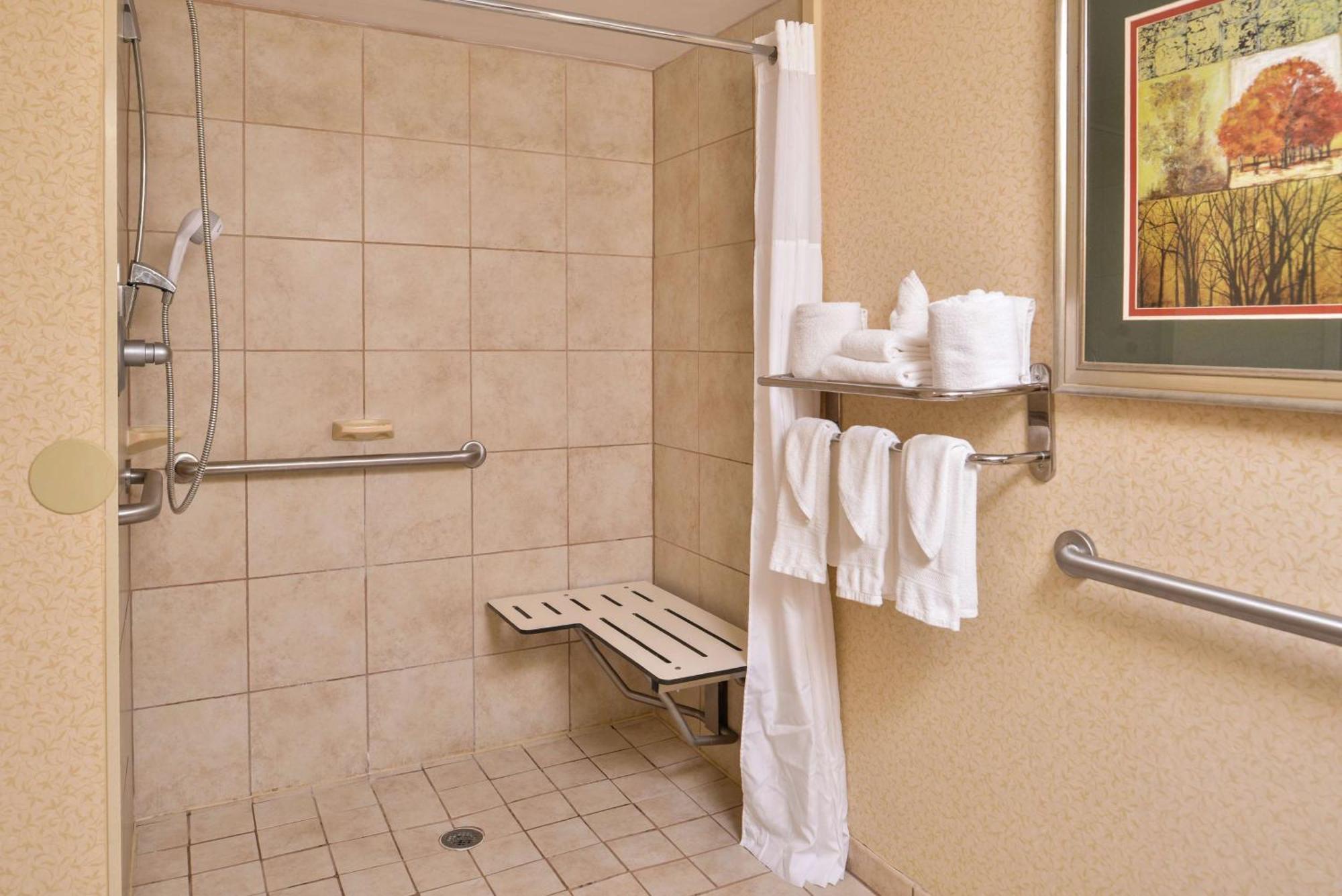 Hampton Inn Staunton Eksteriør billede