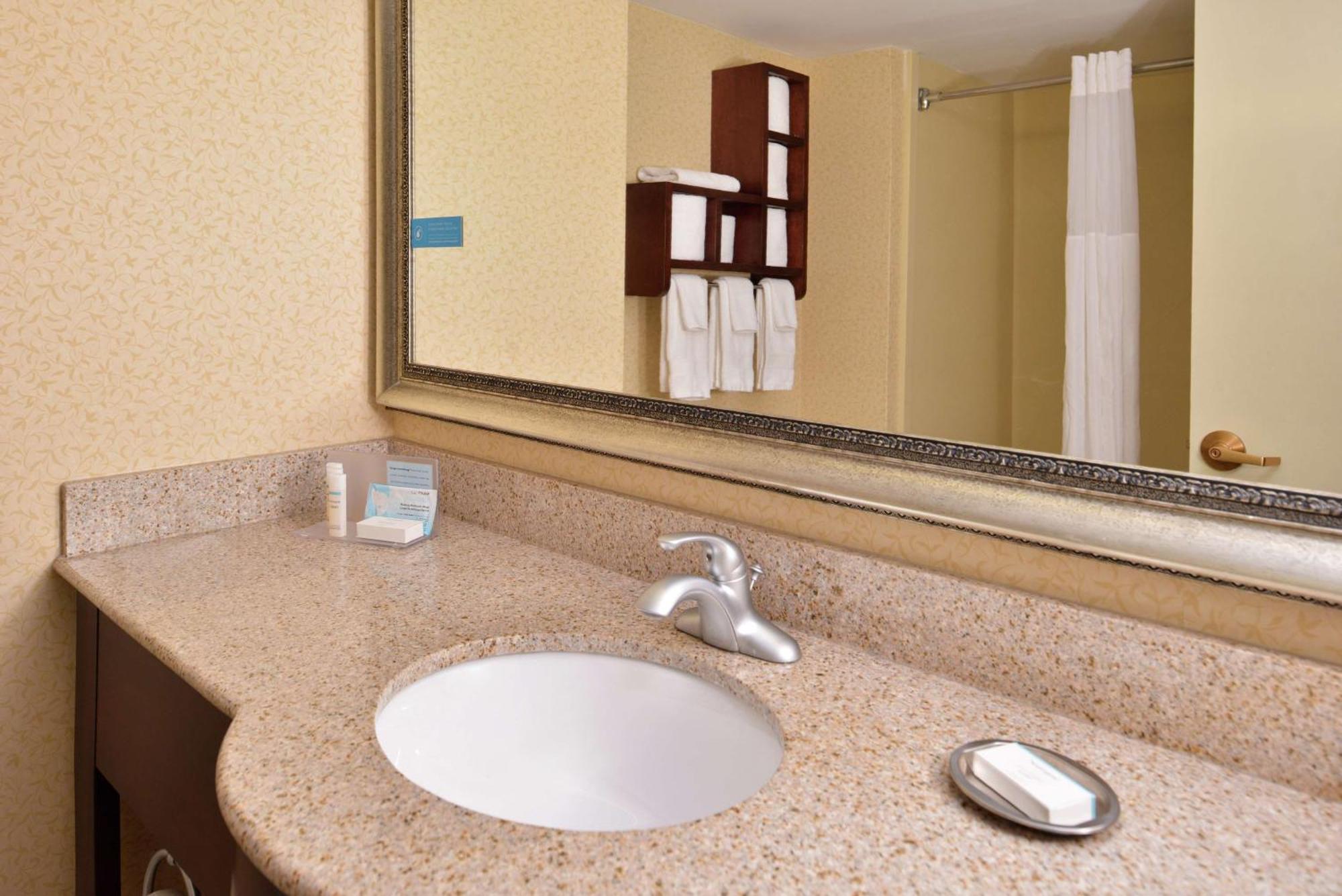 Hampton Inn Staunton Eksteriør billede