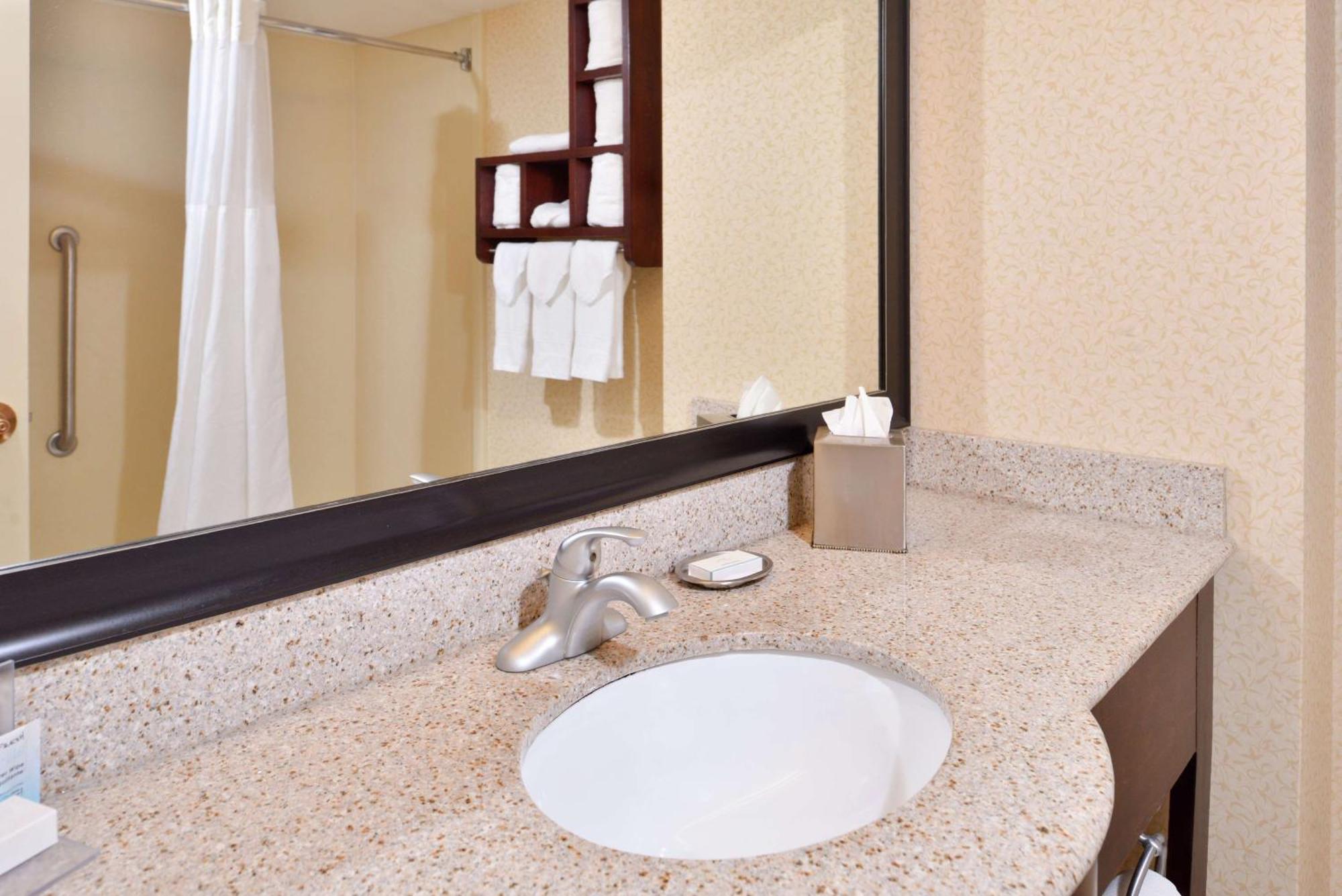 Hampton Inn Staunton Eksteriør billede
