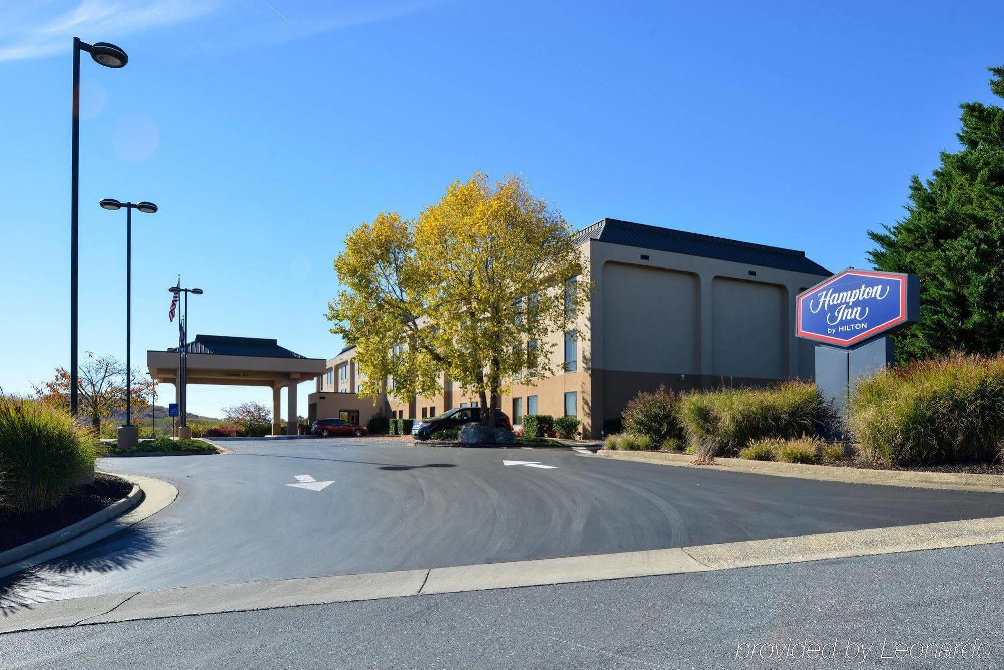 Hampton Inn Staunton Eksteriør billede