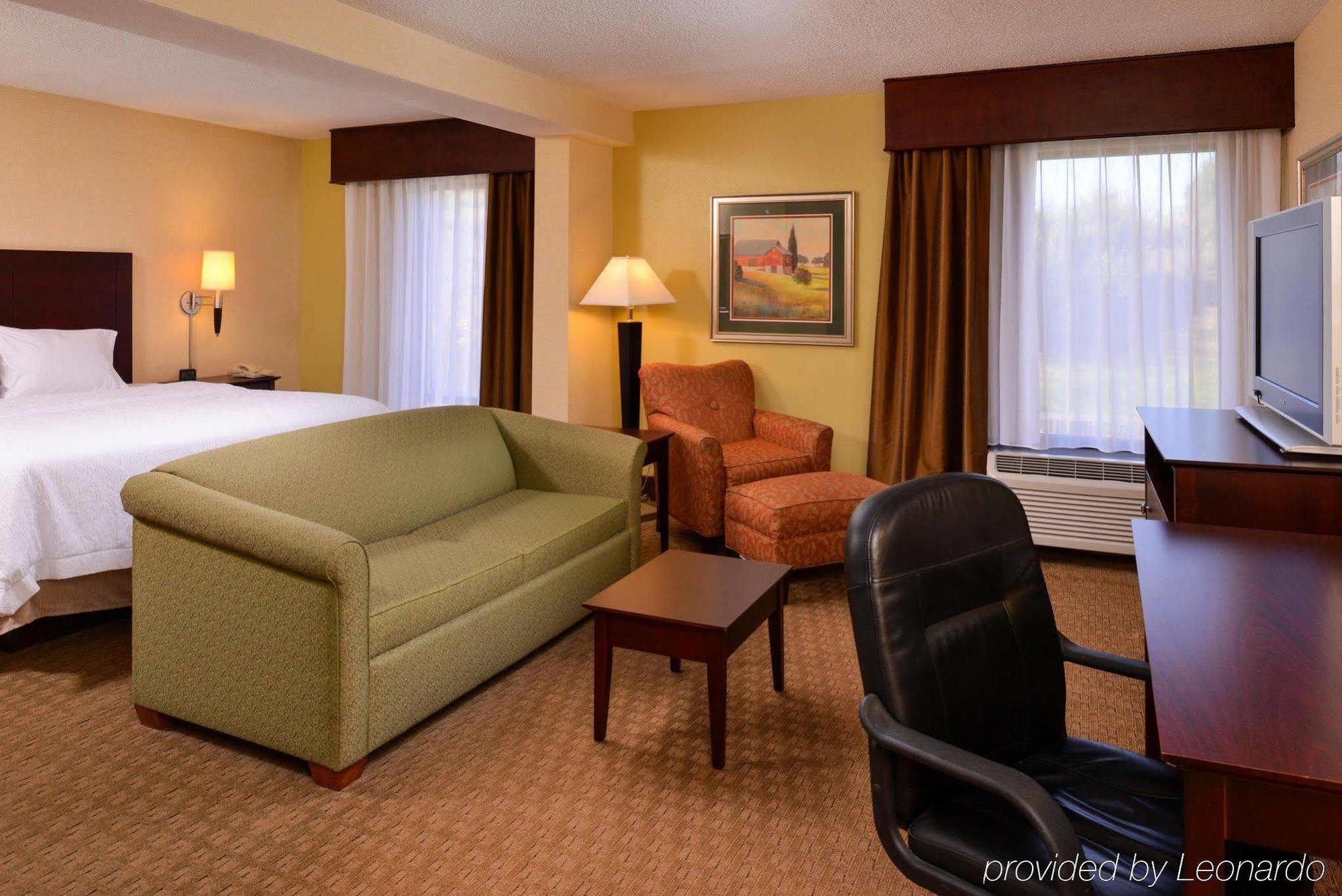 Hampton Inn Staunton Eksteriør billede