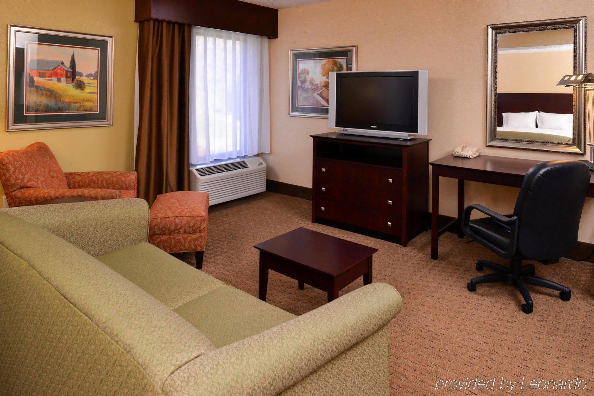 Hampton Inn Staunton Eksteriør billede