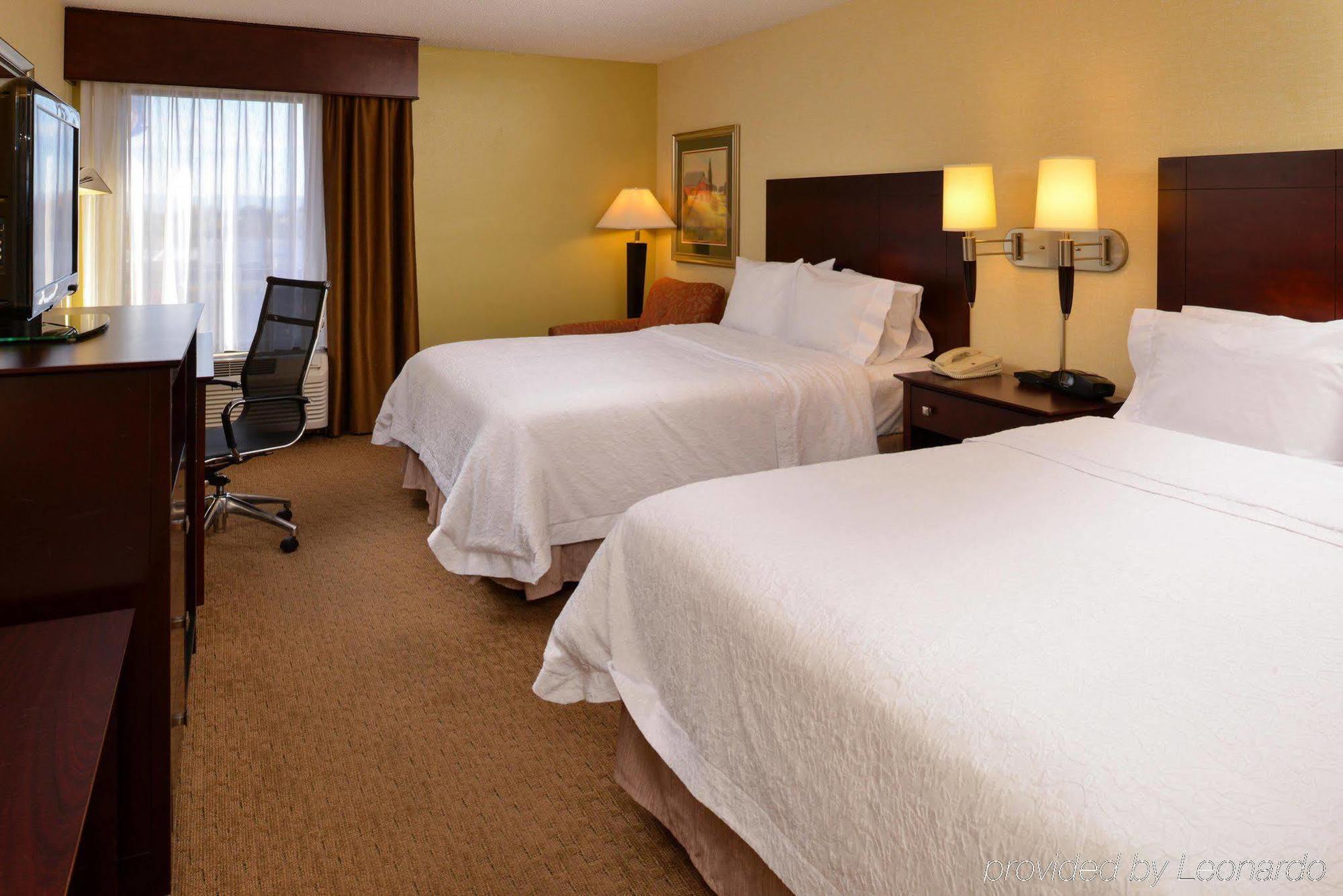 Hampton Inn Staunton Eksteriør billede