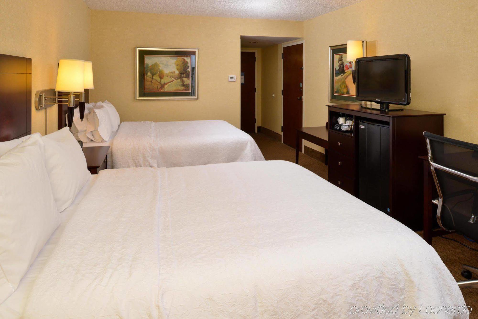 Hampton Inn Staunton Eksteriør billede