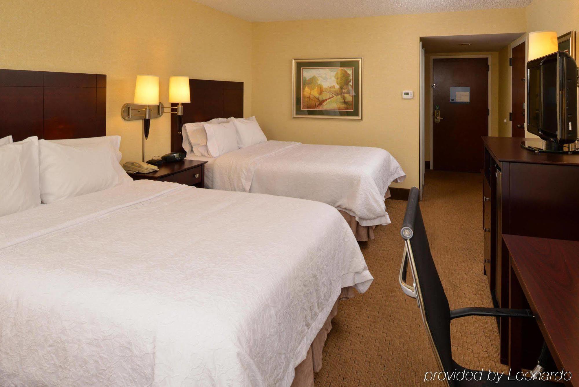 Hampton Inn Staunton Eksteriør billede