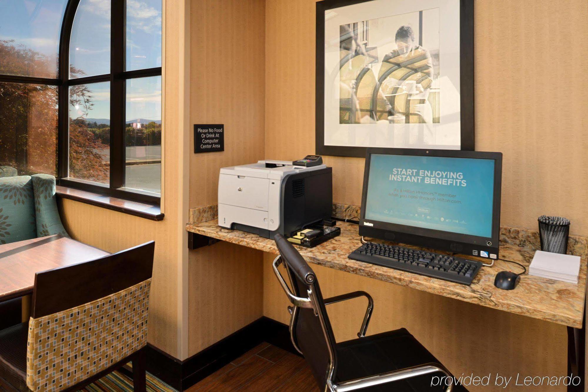 Hampton Inn Staunton Eksteriør billede
